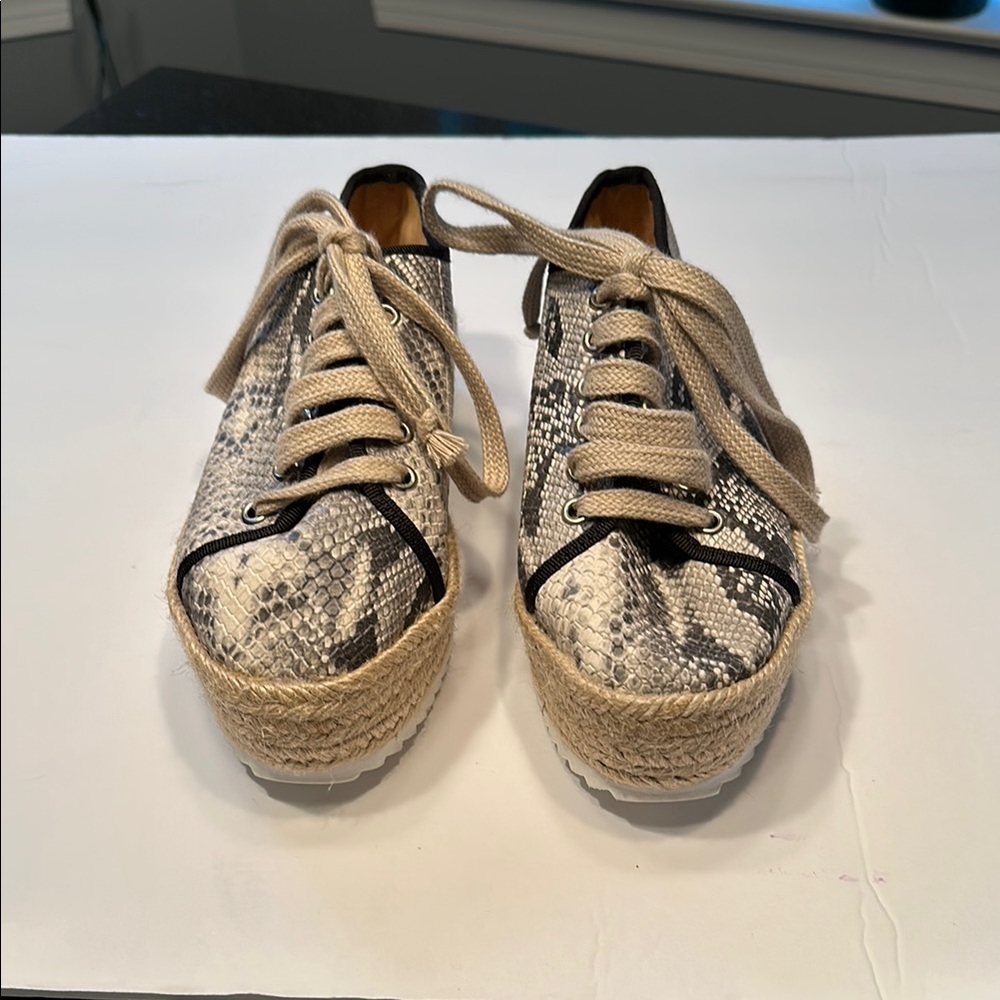 Women’s shoes